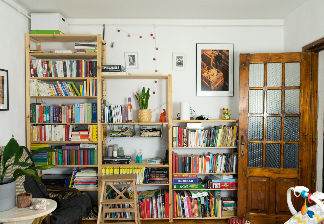 Solutia unui cuplu care lucreaza de acasa biblioteca