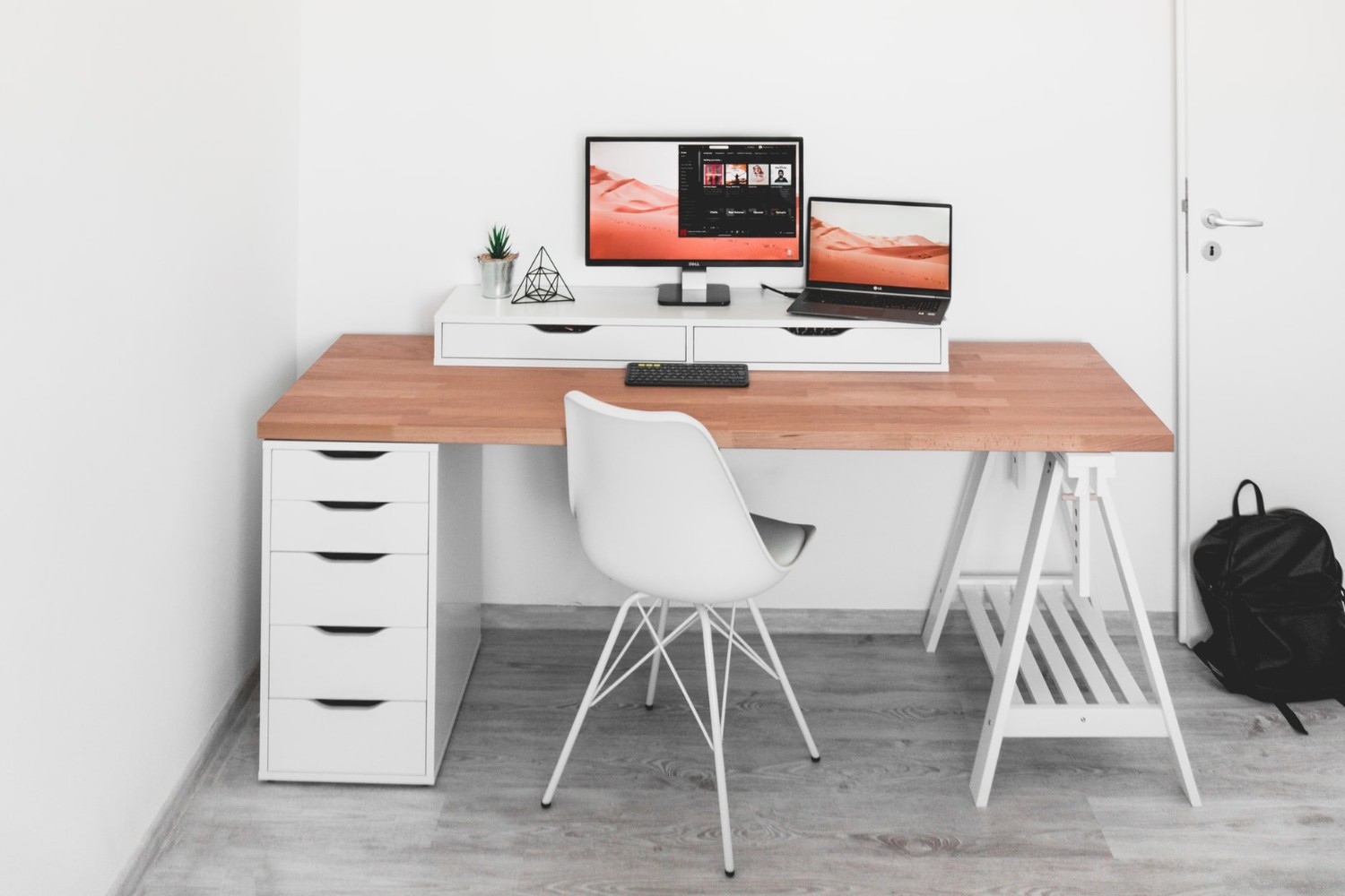 living in stil minimalist birou