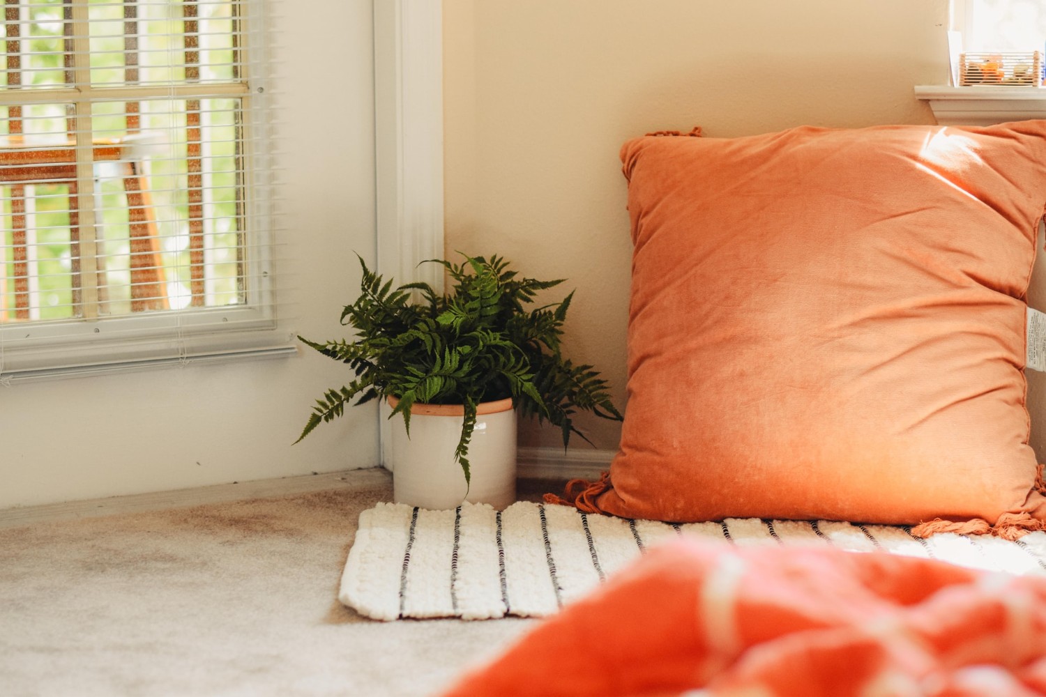 living in stil minimalist loc de citit