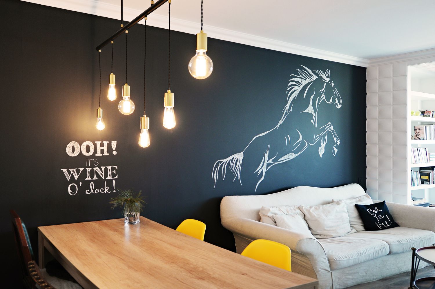 dining cu perete negru