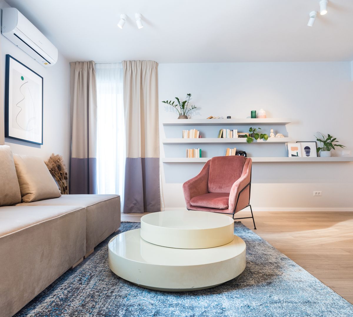 apartament de 3 camere zona de zi
