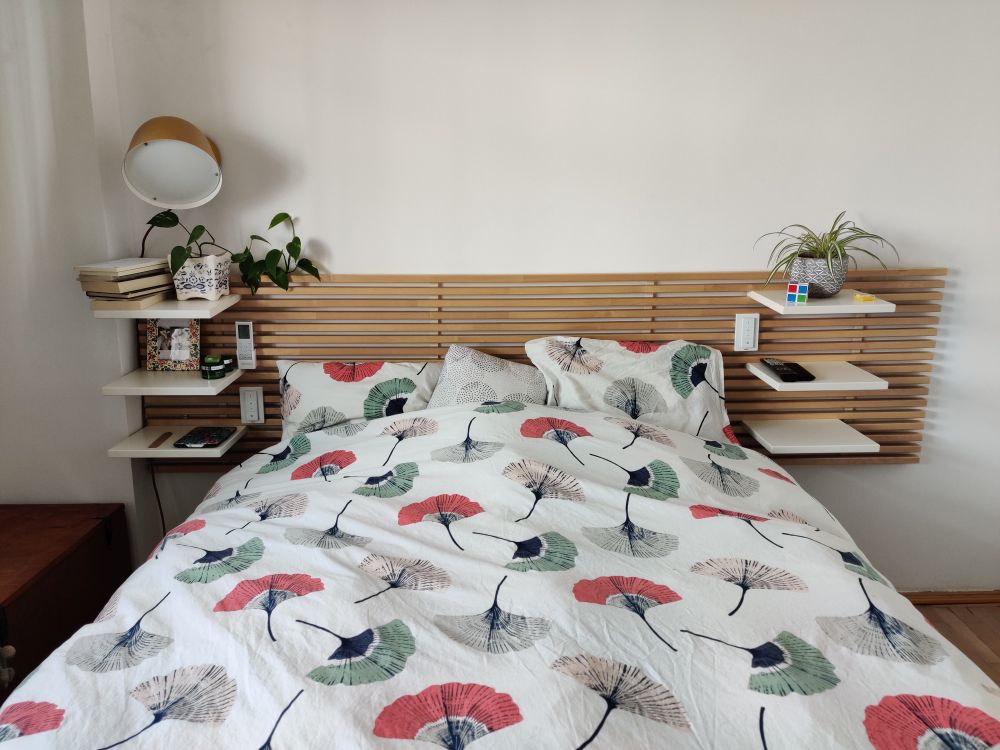 dormitor cu textile florale