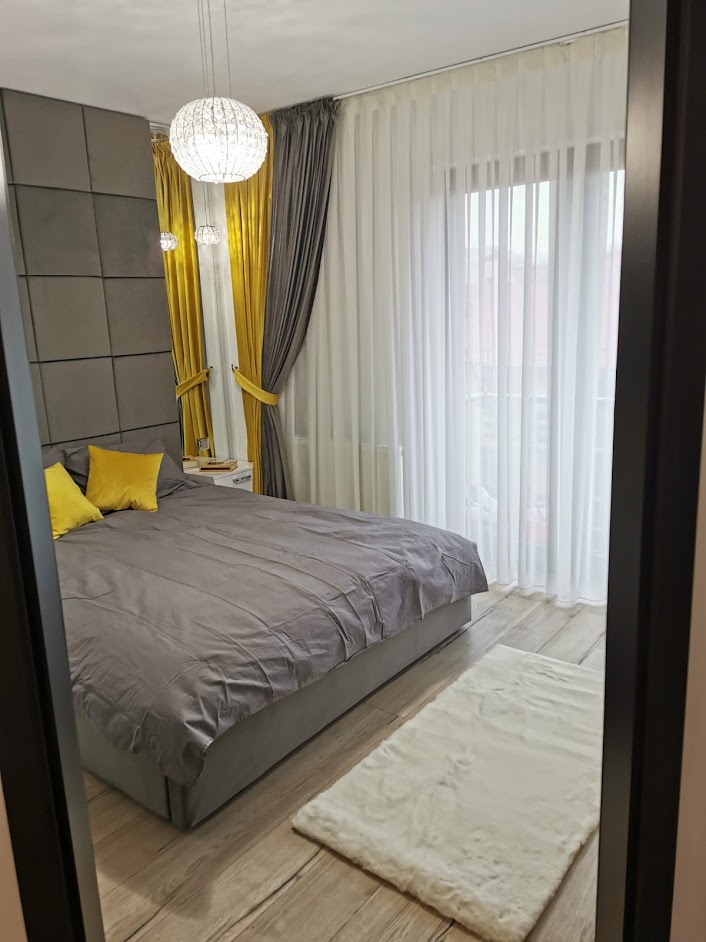 Amenajare dormitor galben si gri Iasi designer de interior Simona Tudorachi - Evia (2)
