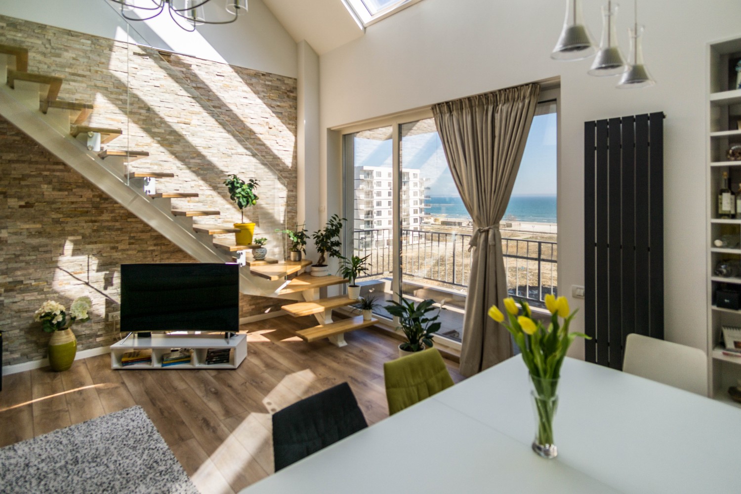 Dining penthouse maimaia duplex cu vedere spre mare - living open space