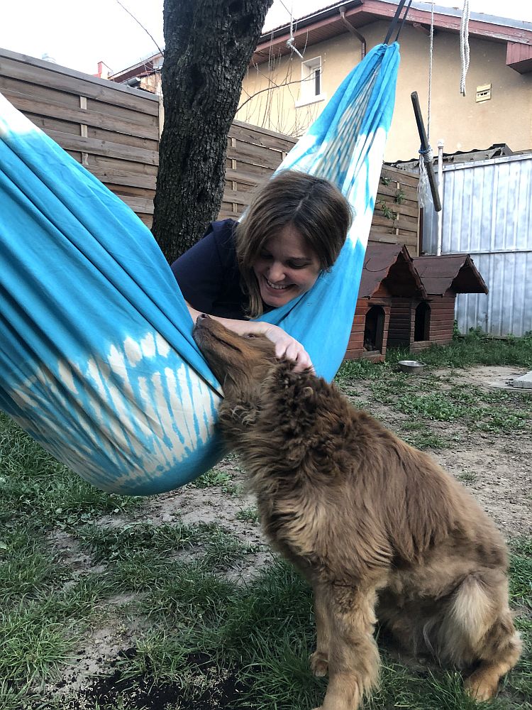 Parenting în carantină Alexandra în grădină