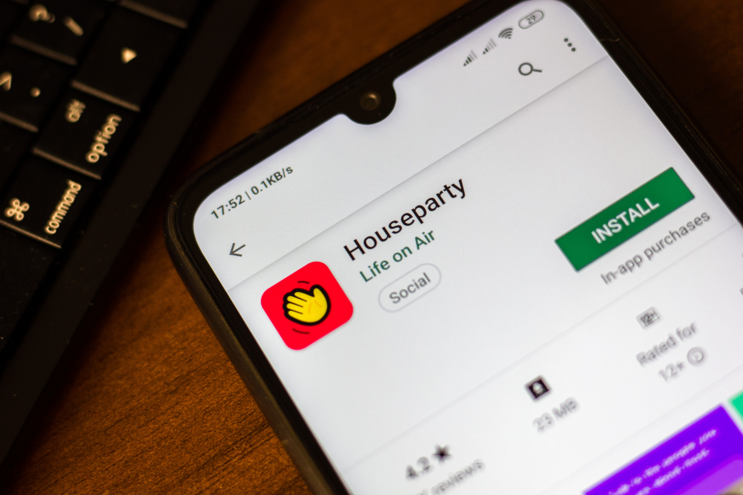 aplicatie houseparty
