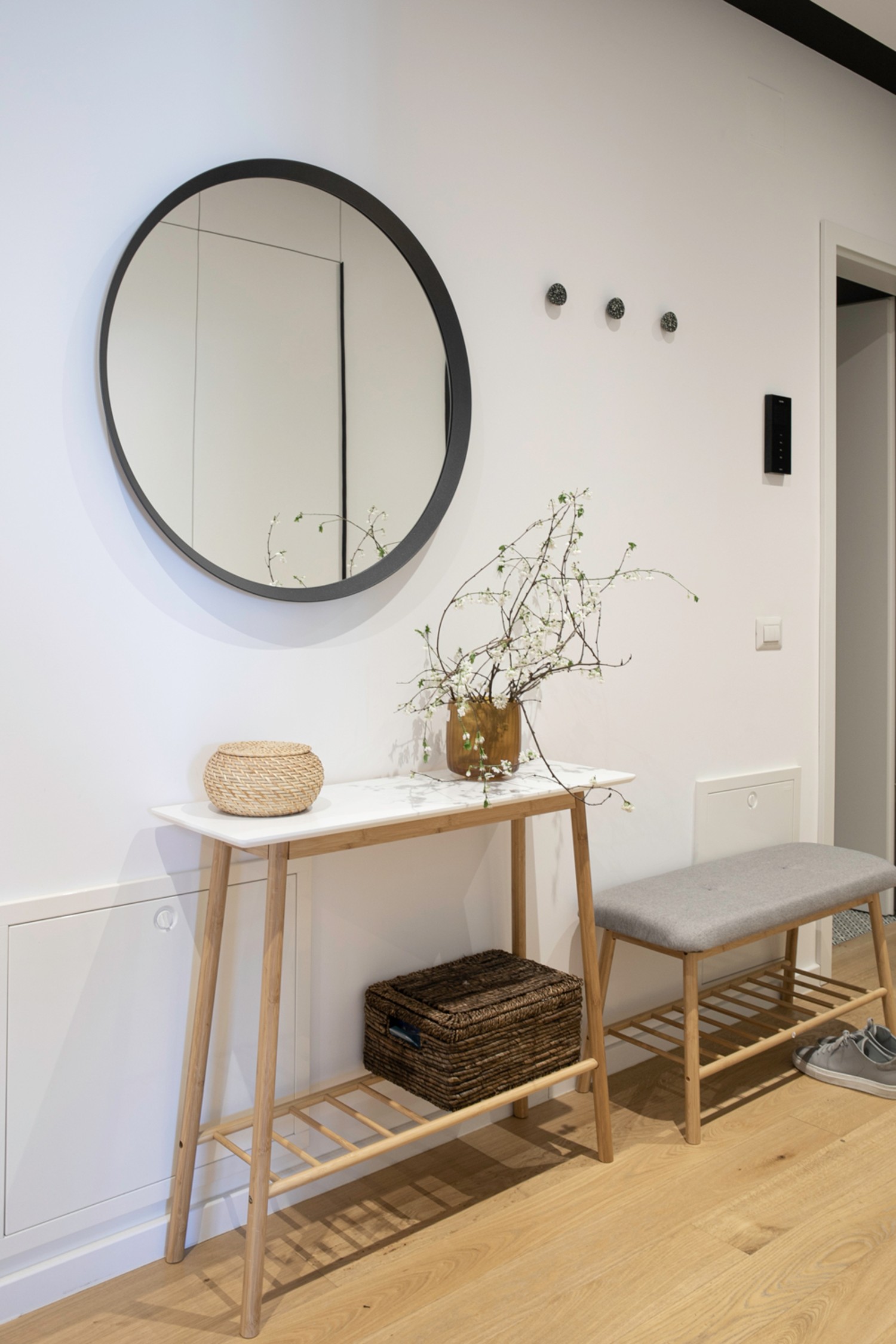 Amenajare hol minimalist scandinav- Yoka Design - Bucuresti