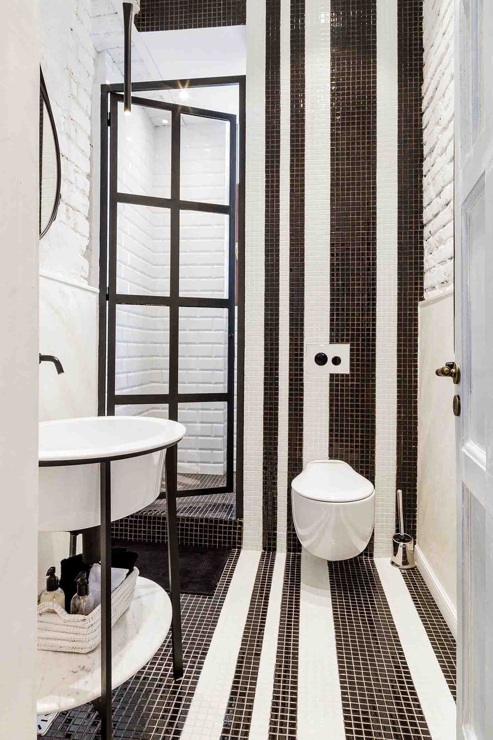 idei decorare baie alb negru