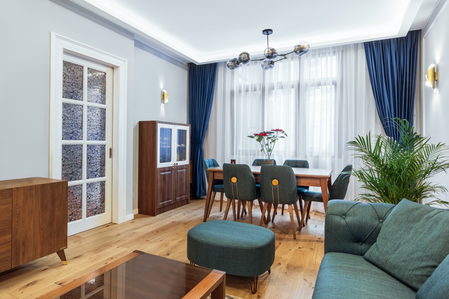 Living și dining apartament cu aer franțuzesc de lângă parcul Cișmigiu - arh. Cătălina Simion, Volucre