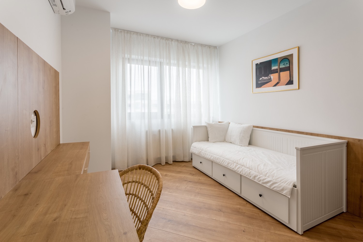 Amenajare apartament de inchiriat - birou cameră de oaspeți cu divan extensibil - Space Casuals (1)