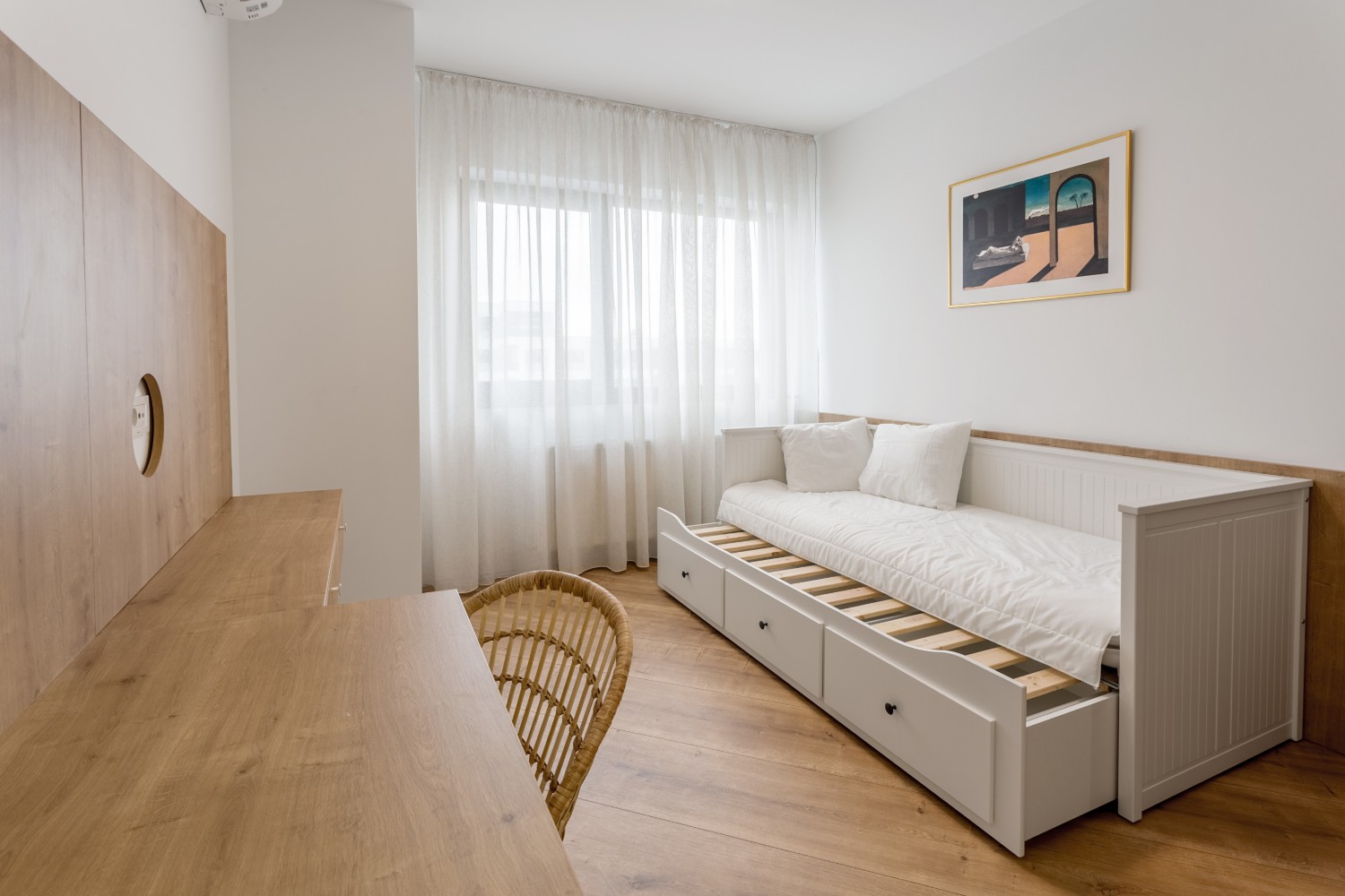 Amenajare apartament de inchiriat - birou cameră de oaspeți cu divan extensibil - Space Casuals