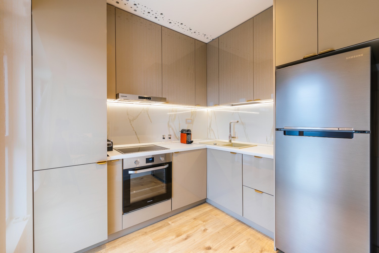 Amenajare bucătărie glam apartament elegant, Cătălina Simion Volucre (2)