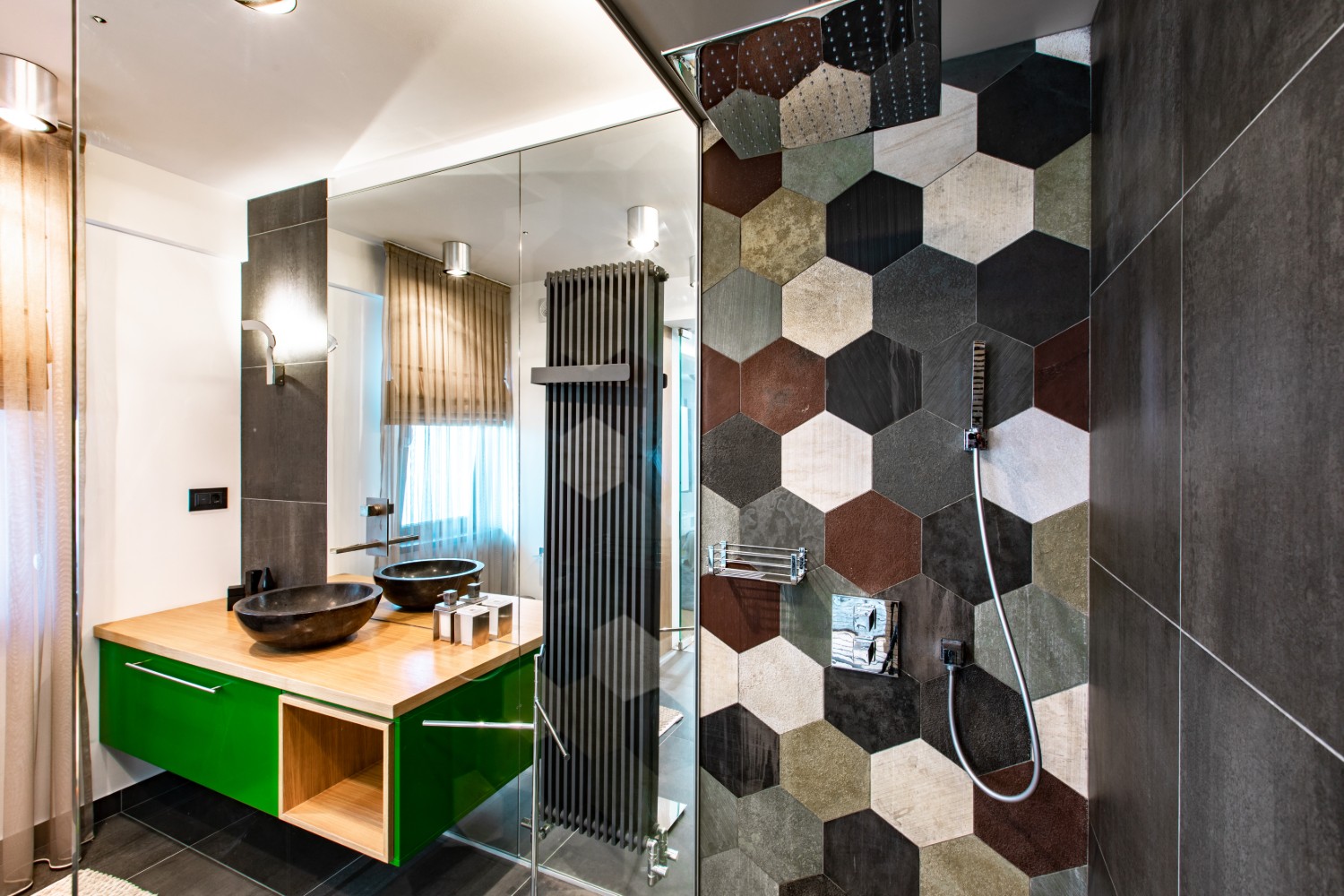 Apartament burlac Iasi - baie cu piatra naturala - HighLight Project