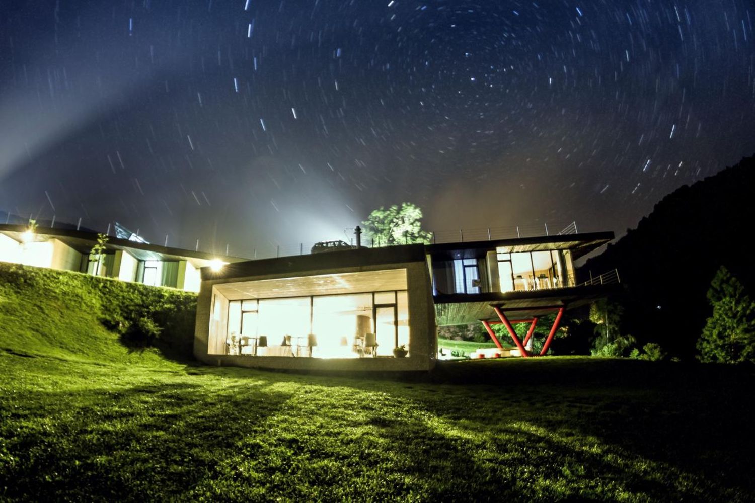 cabane lângă lac