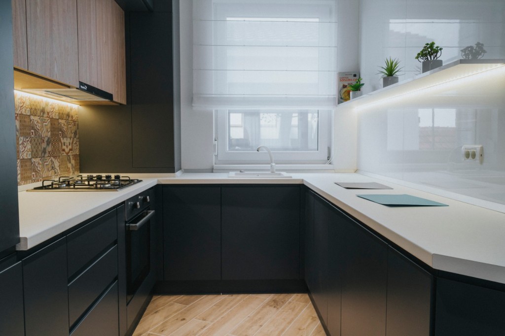 Bucătărie amenajare apartament de inchiriat Oradea - AIDO Studio Design