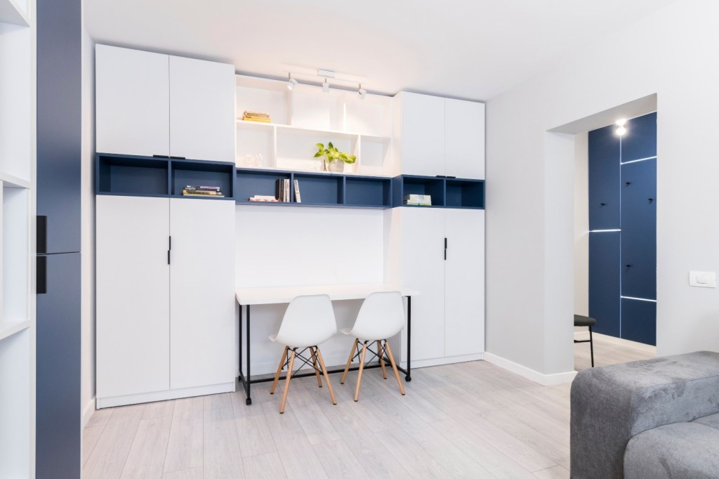 Renovare apartament Militari Vim Studio - living cu alb și albastru (6)