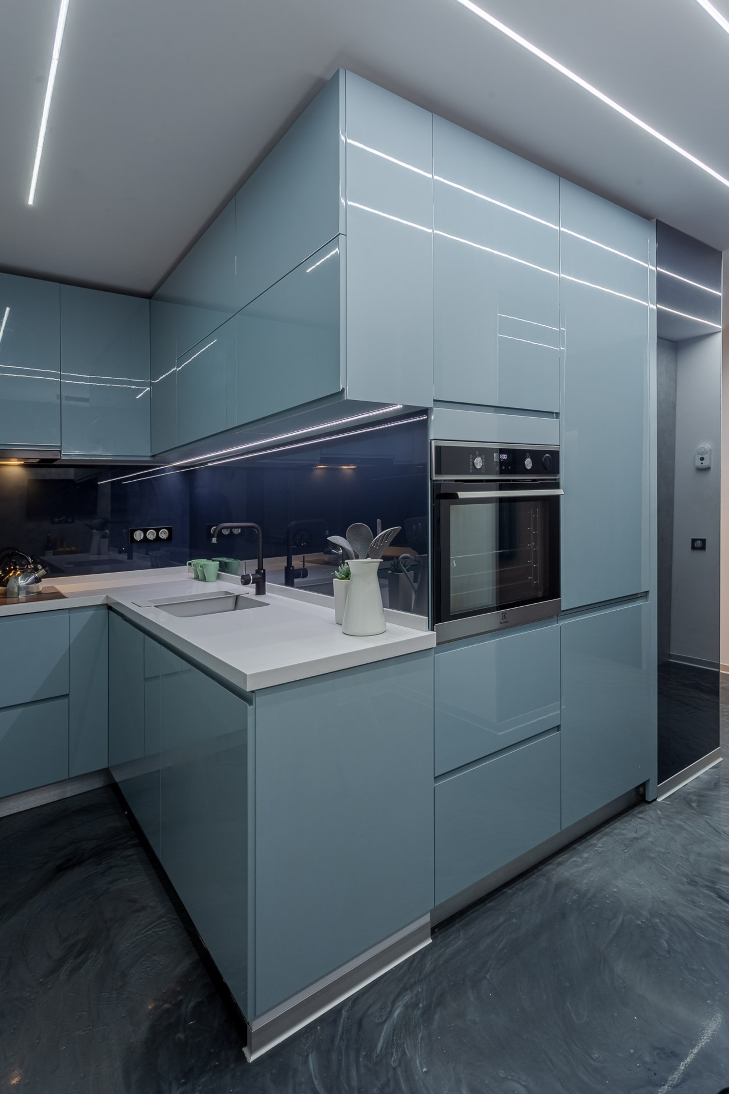 Pardoseala epoxidica benzi led - renovare apartament Bucuresti - arhitect Alexandru Bucur Interiology (1)