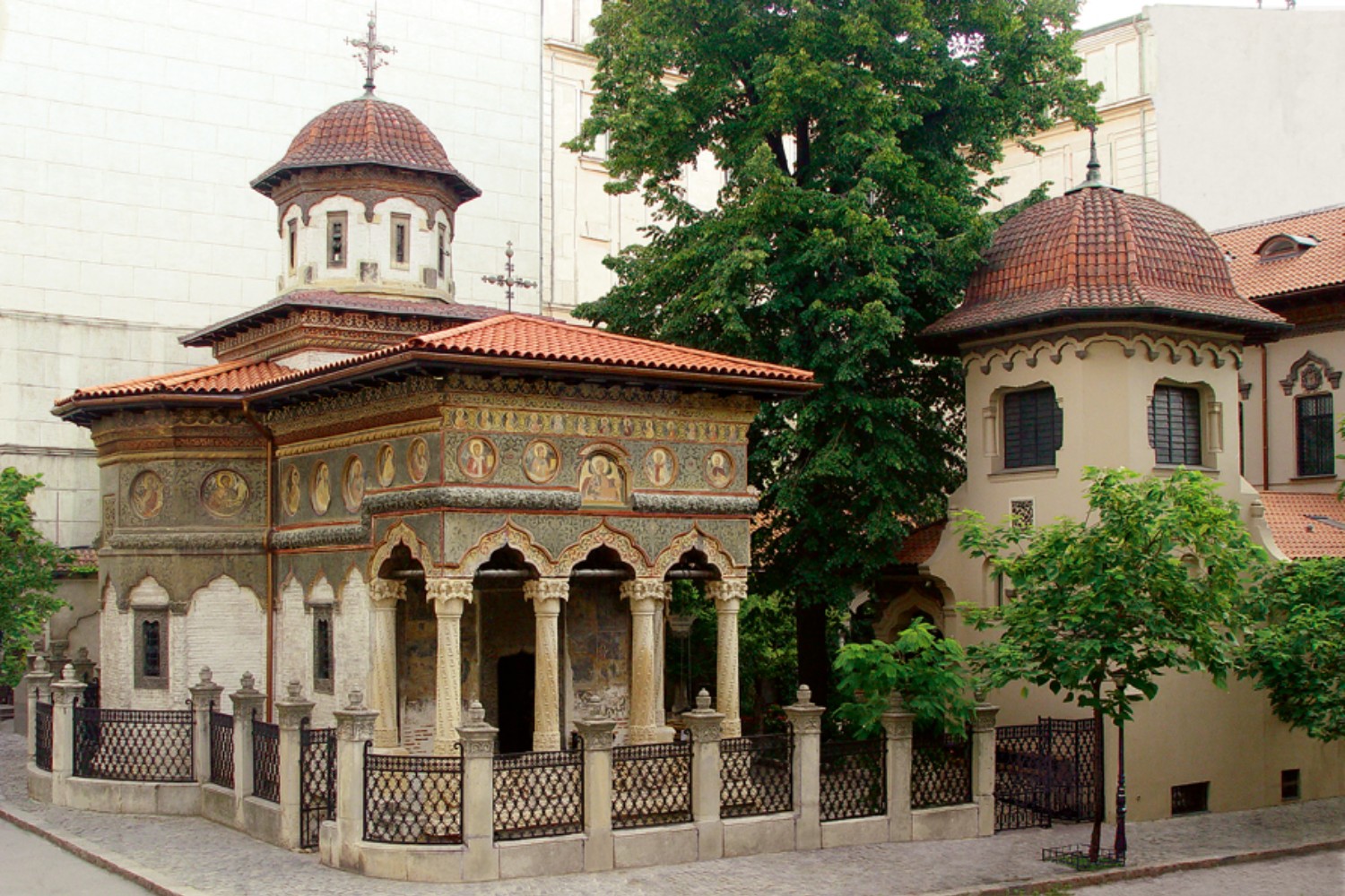 stilul brâncovenesc - biserica stavropoleos1