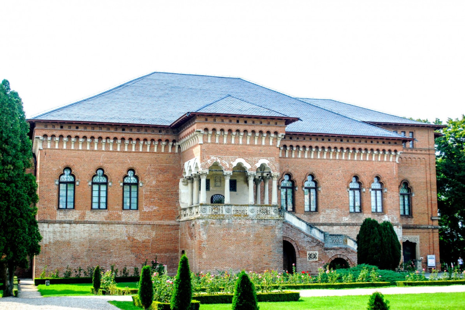 stilul brâncovenesc - palatul mogosoaia 1