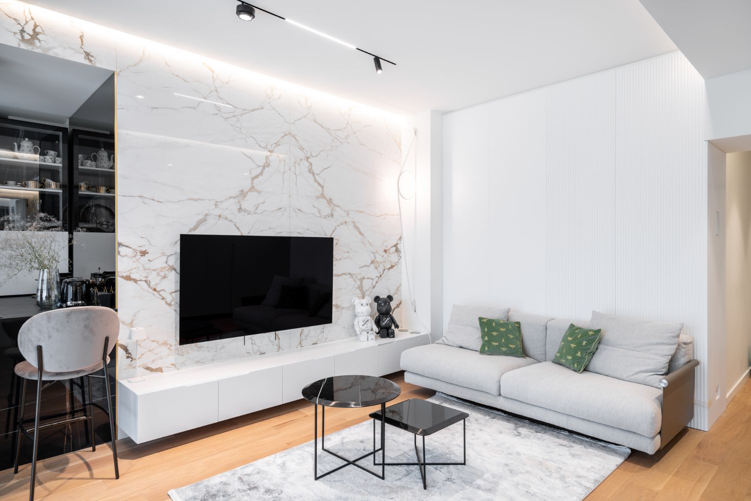 Apartament elegant amenajare Sami Bumbu Bucuresti - open space stil modern - lastre marmura