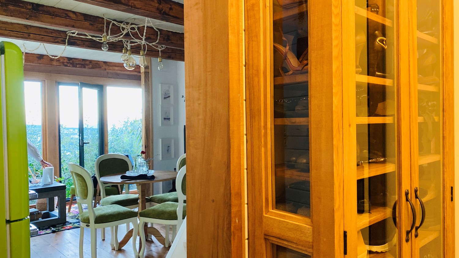 Tinerii susțin că au recompartimentat atât de bine casa, încât nu simt deloc lipsa spațiului
