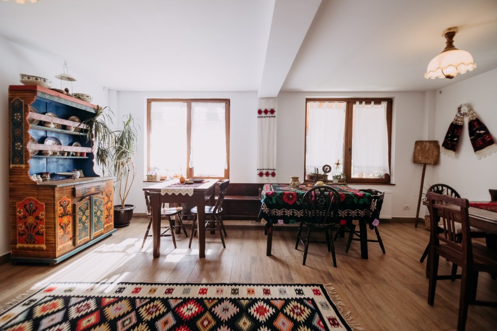 Ioana și cumnata ei s-au ocupat de designul interior autentic și modern