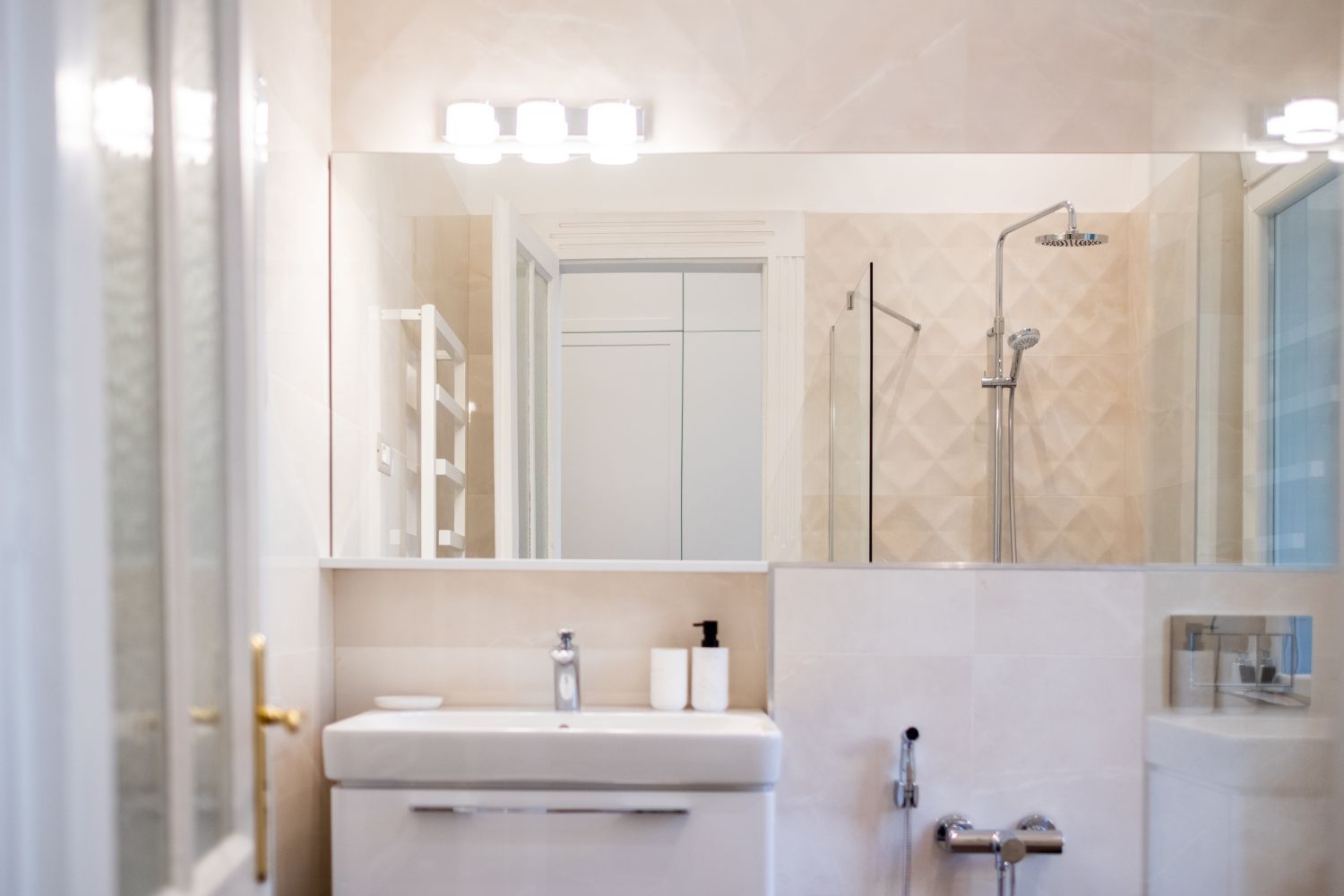 amenajare baie apartament mic