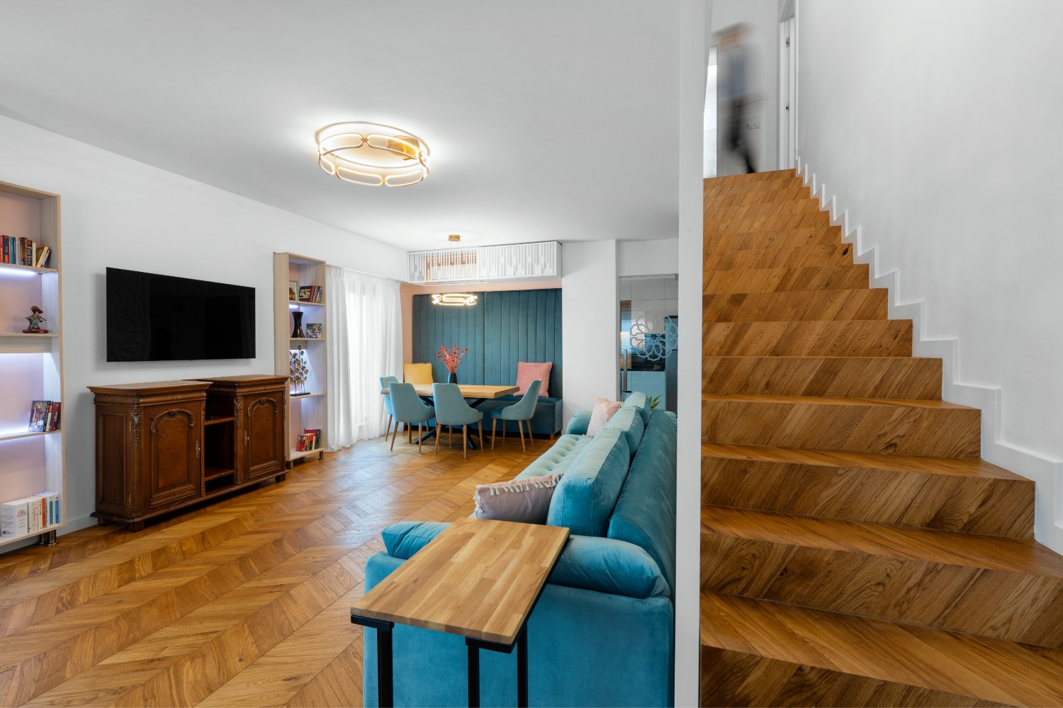 Amenajare duplex București - Interiology arh. Alexandru Bucur - living parchet Chevron (2
