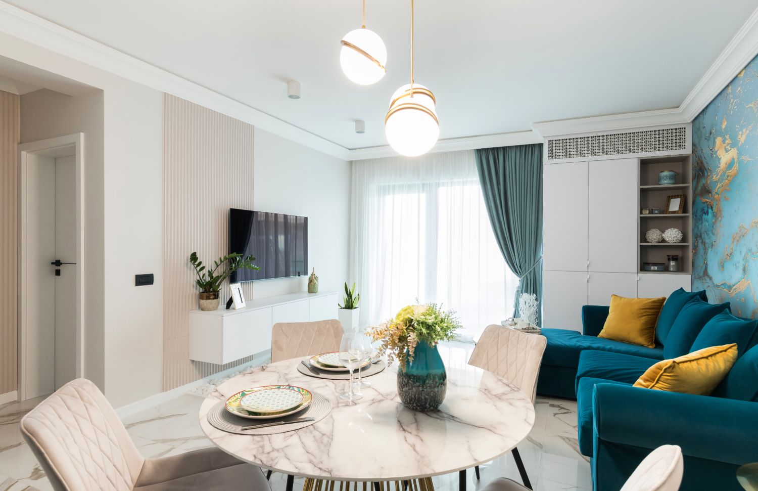 Apartament de vacanta Mamaia Nord - amenajare Natalia Berezovskaia - open space elegant marmura (5)