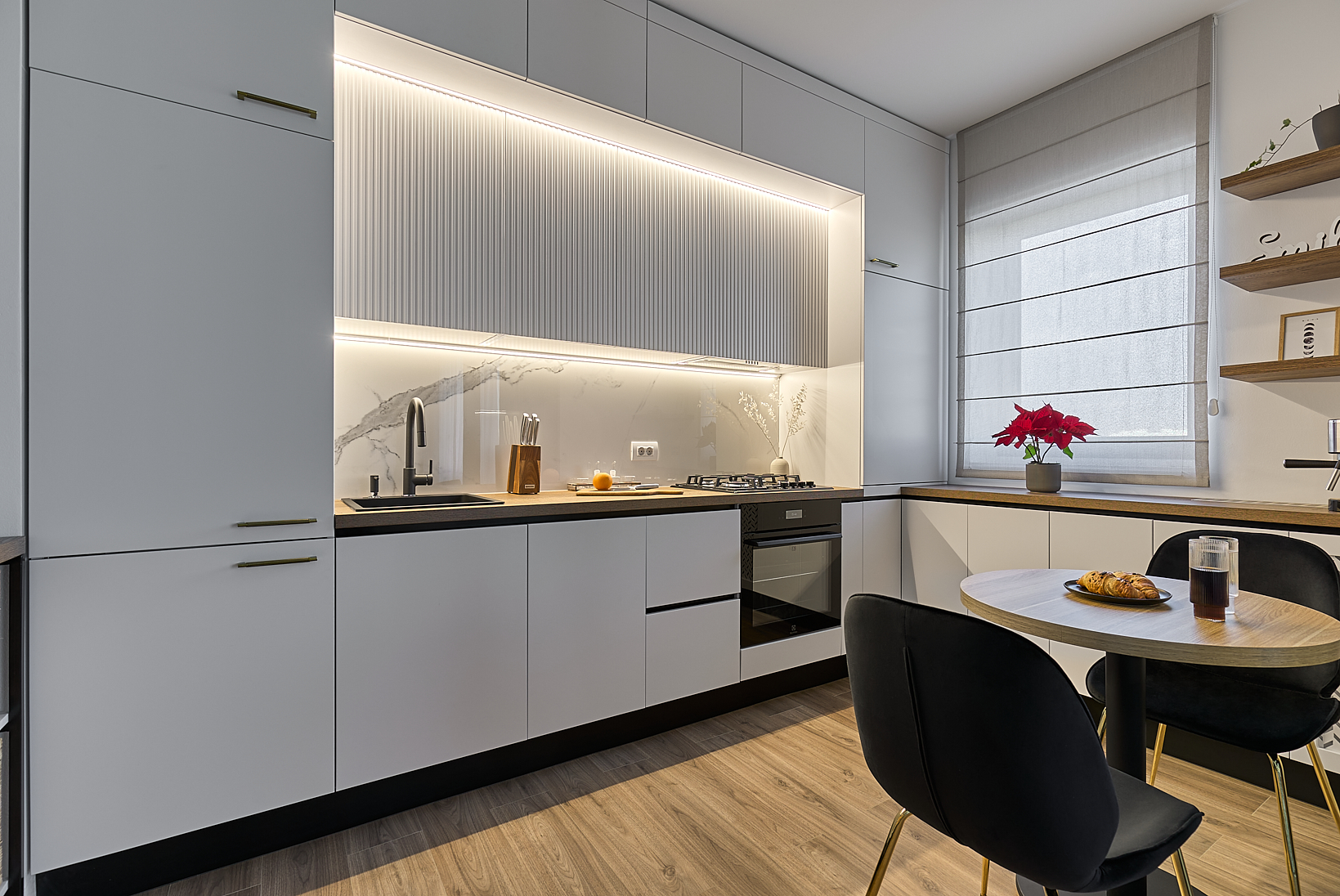Bucatarie alba moderna - Amenajare apartament trei camere Bucuresti - Cristina Micu Interior Design (1)