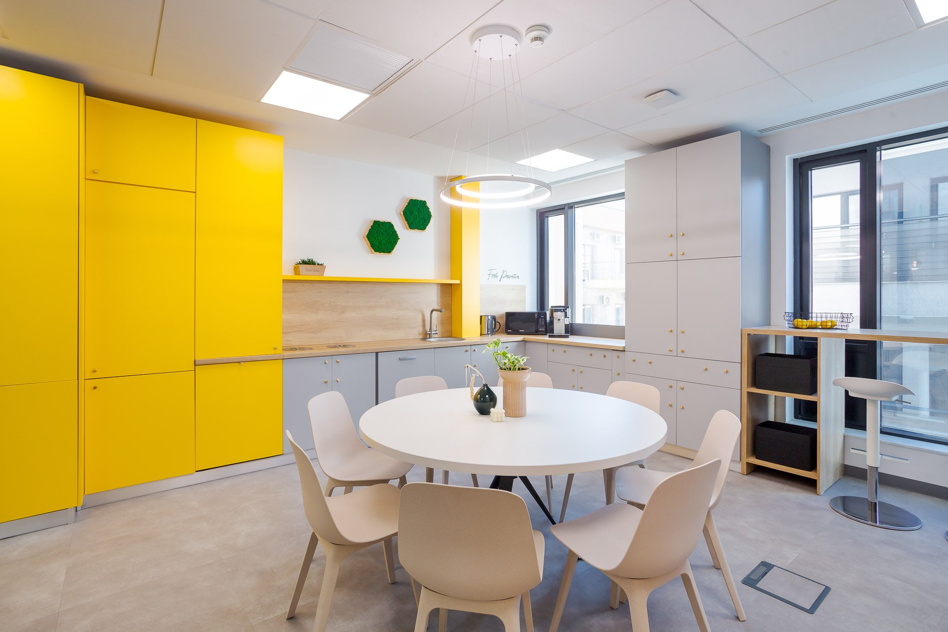 Mobilier de bucătărie About Office Furniture într-un proiect Interiology.