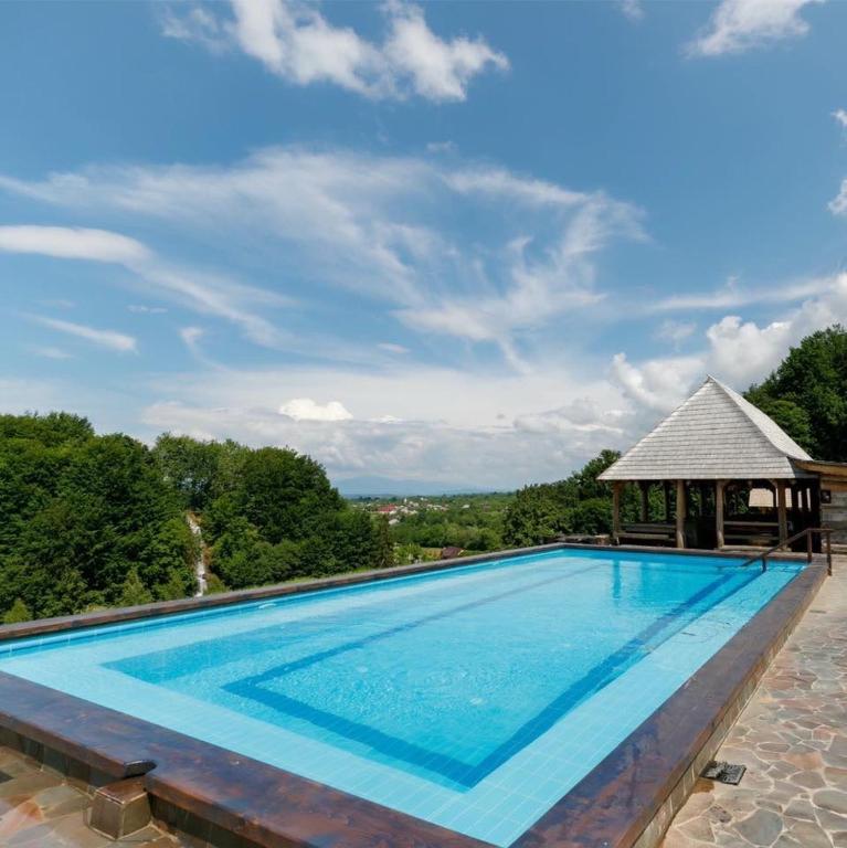 piscina pa coasta