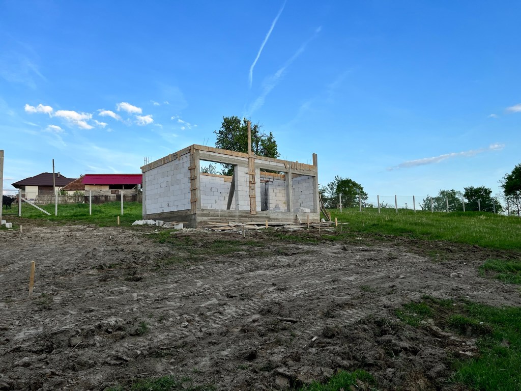 Construcția tiny house-ului a durat trei luni, din mai până în august