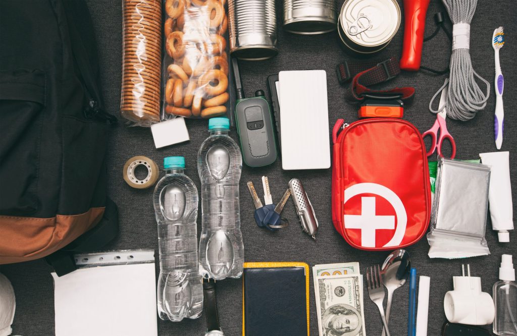 kit supravietuire cutremur shutterstock