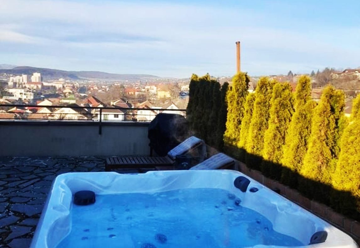 Locuri panoramice din Cluj - The Golfer Apartment with Jacuzzi FOTO: Booking.com
