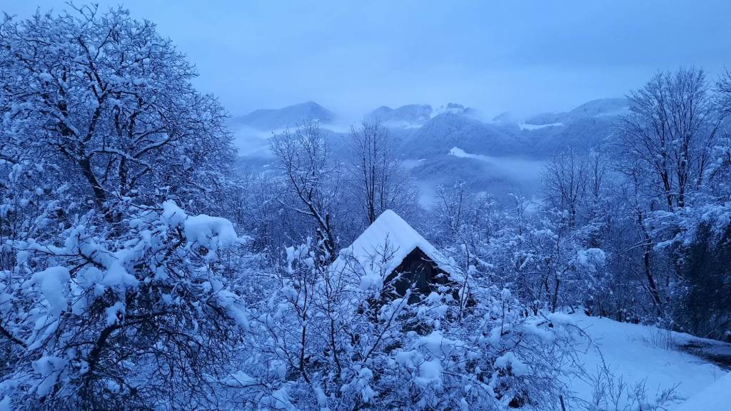 Casa lui Andrei este în satul Dupăpiatră din județul Hunedoara