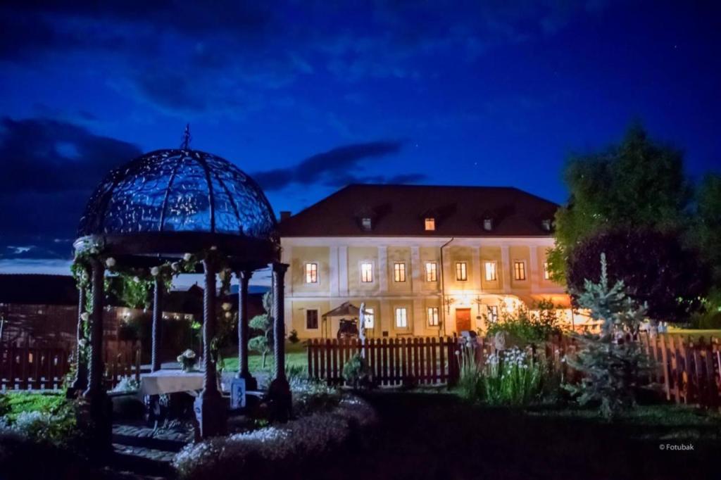 castelul haller booking