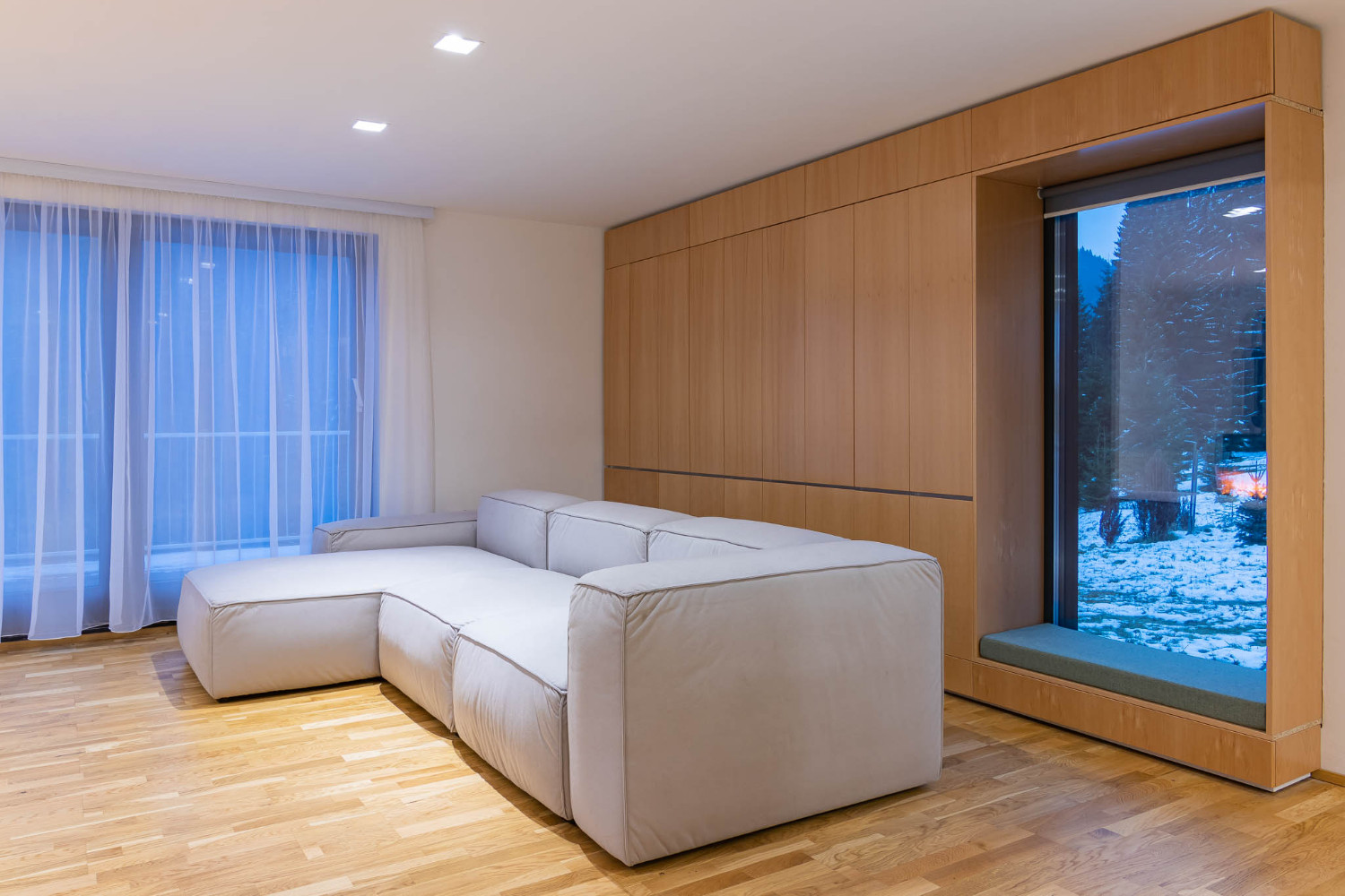 casa in stil minimalist 00