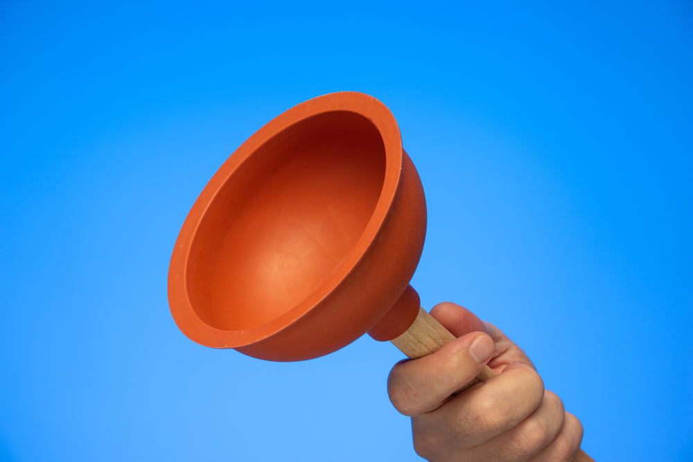 desfundare scurgere baie shutterstock 