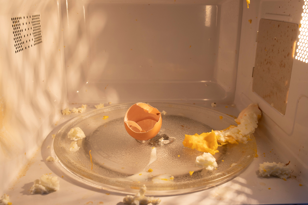 ou explodat in cuptorul cu microunde