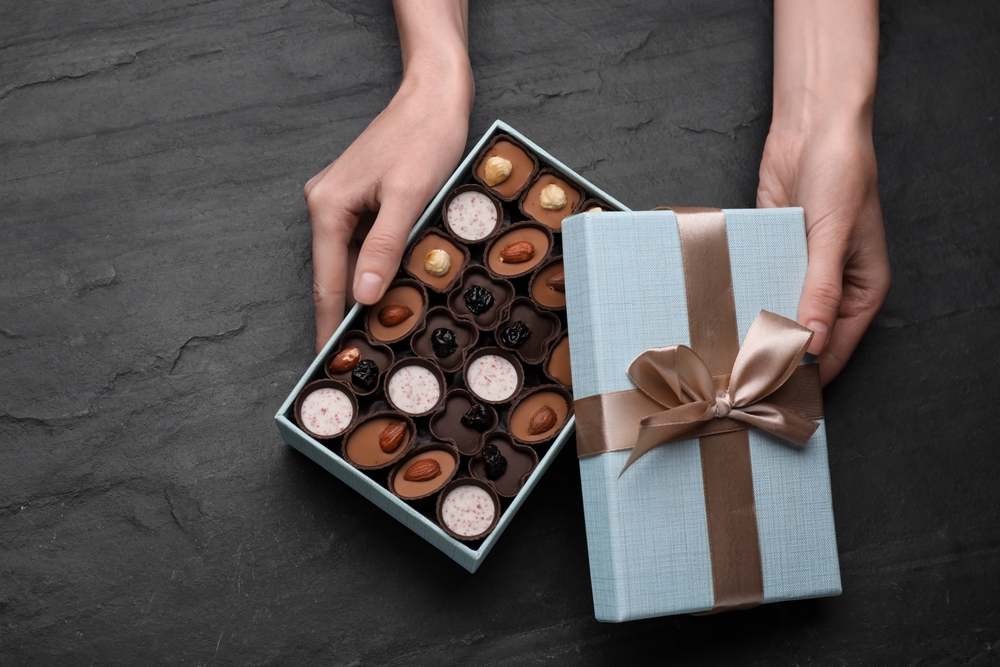 dulciuri praline in cutie oferite cadou