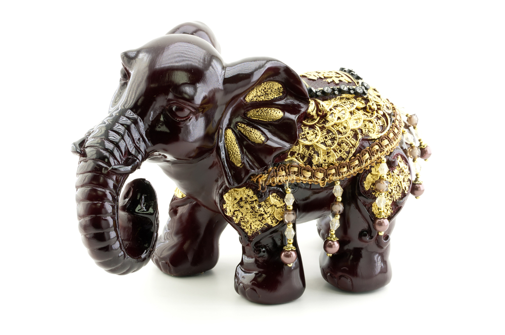 elefant feng shui cu trompa in jos pentru atragerea bunastarii