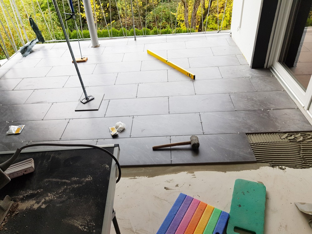 montare gresie balcon unelte