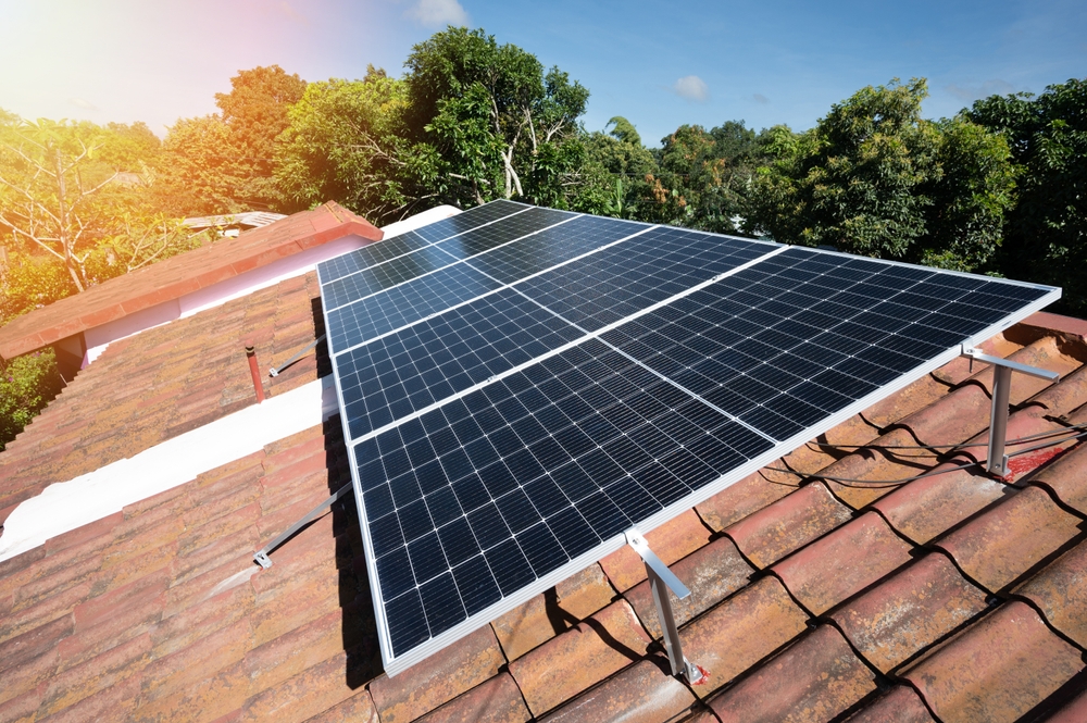 panouri fotovoltaice on grid pe casa pentru curent electric 