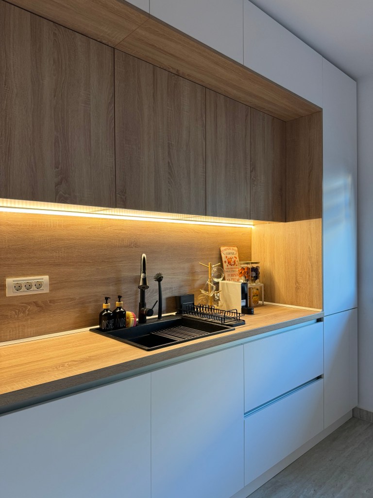  Bucătăria este o combinație echilibrată între stilul modern și cel scandinav 