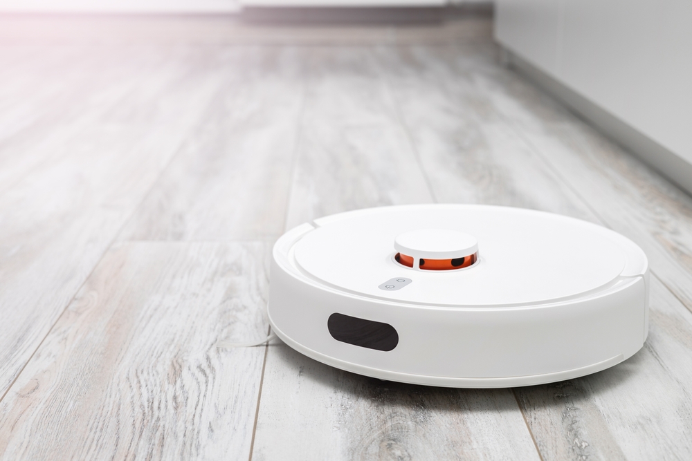 aspirator robot pentru curățenie suplimentară în casă 