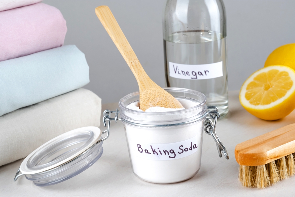 curățenie baie cu bicarbonat de sodiu si alte ingrediente naturale