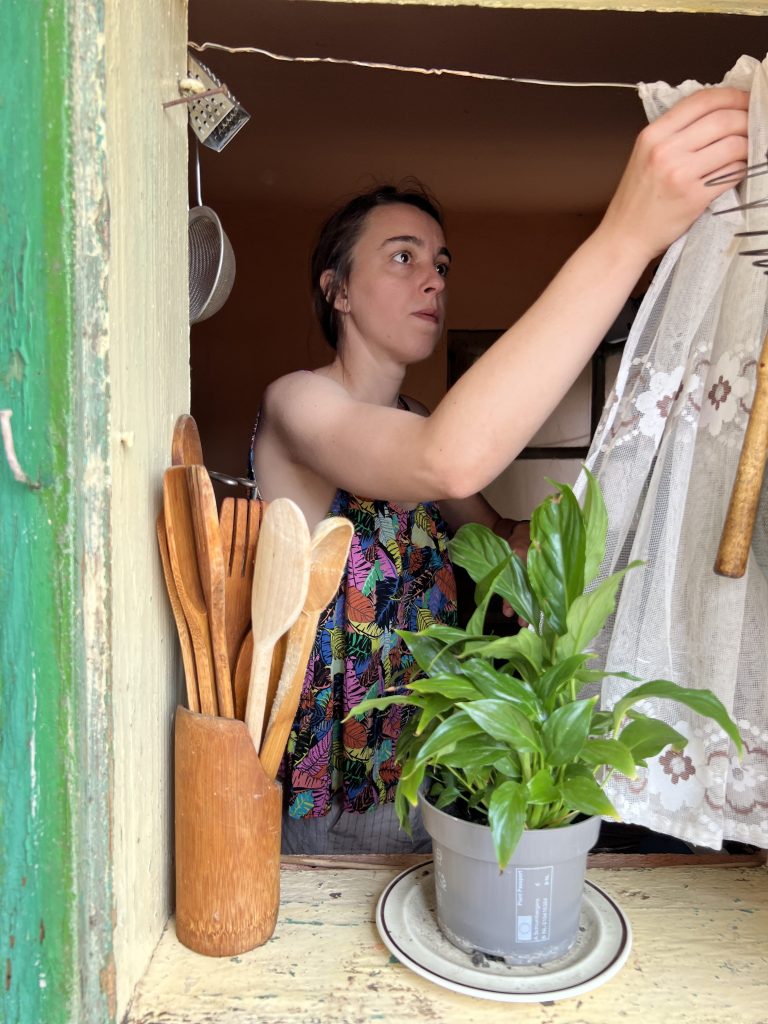  Ada și Dani mai au multe reparații de făcut la căsuța veche, dar vor să devină fermieri și să deschidă un punct gastronomic local la ei în curte